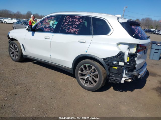 2021 BMW X5 5UXCR6C03M9F54928 Photo 2