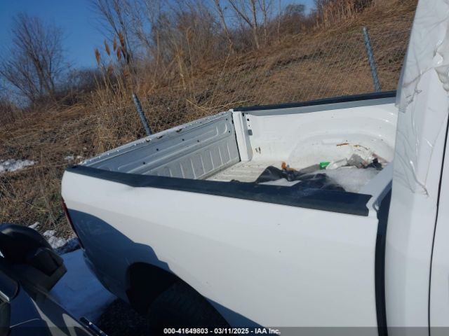 1C6RR7FT4JS284558 RAM 1500 Express Quad Cab 4x4 6'4 Box