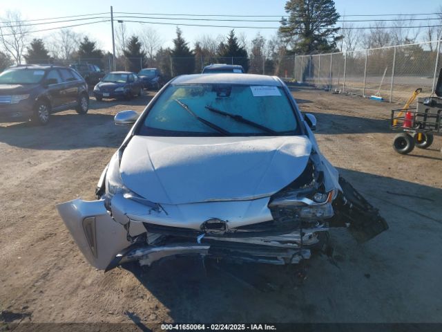 JTDL9RFU5L3013217 Toyota Prius Xle Awd-e