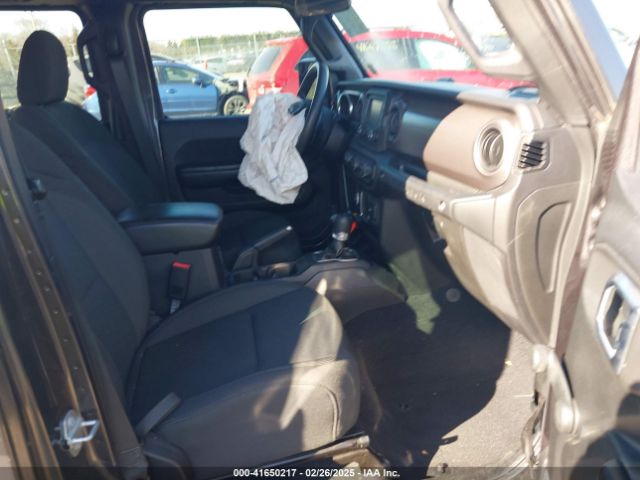 1C4HJXDG0JW166601 Jeep Wrangler Unlimited Sport 4x4