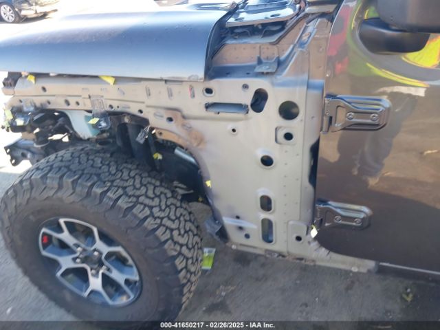 1C4HJXDG0JW166601 Jeep Wrangler Unlimited Sport 4x4