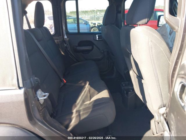 1C4HJXDG0JW166601 Jeep Wrangler Unlimited Sport 4x4