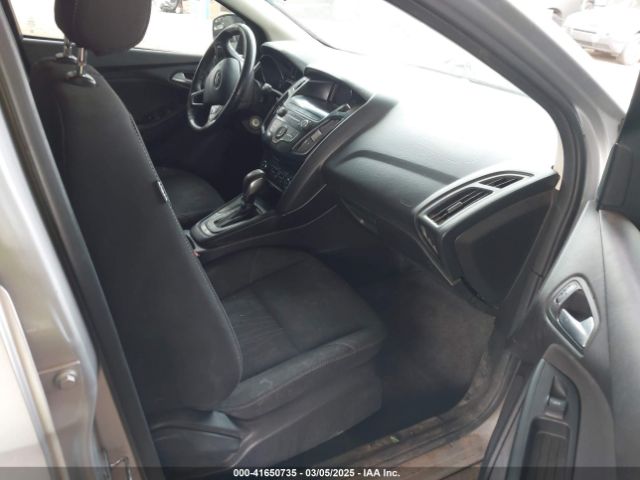 1FADP3K28JL222174 Ford FOCUS SE