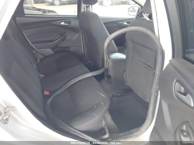 1FADP3K28JL222174 Ford FOCUS SE