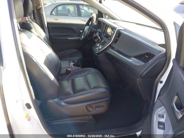 5TDXZ3DC9JS958563 Toyota Sienna Se 8 Passenger
