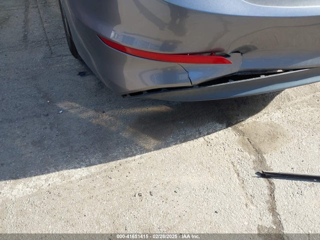 KMHD84LF1HU164617 Hyundai ELANTRA SE