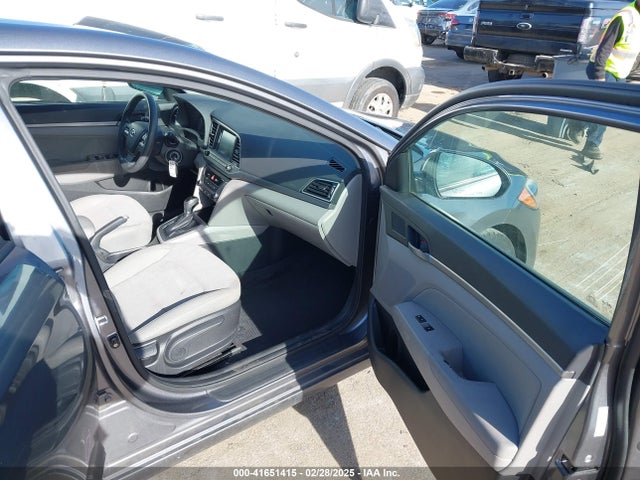 KMHD84LF1HU164617 Hyundai ELANTRA SE