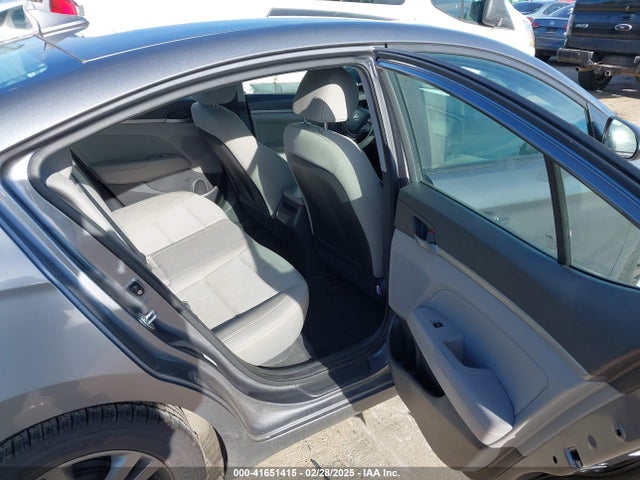 KMHD84LF1HU164617 Hyundai ELANTRA SE