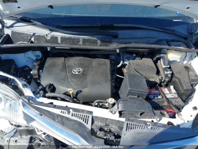 5TDYZ3DC1KS966808 Toyota Sienna Xle 8 Passenger