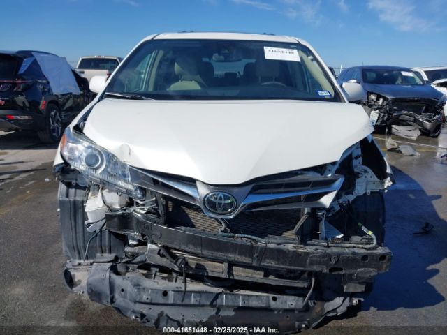 5TDYZ3DC1KS966808 Toyota Sienna Xle 8 Passenger