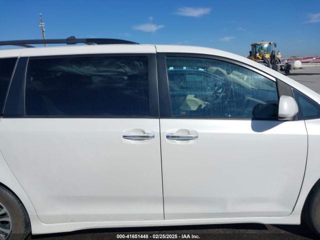 5TDYZ3DC1KS966808 Toyota Sienna Xle 8 Passenger