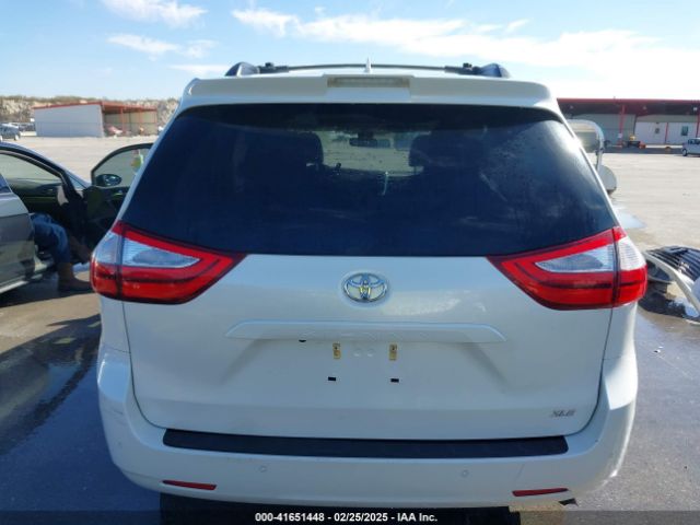 5TDYZ3DC1KS966808 Toyota Sienna Xle 8 Passenger