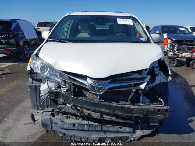 5TDYZ3DC1KS966808 Toyota Sienna Xle 8 Passenger