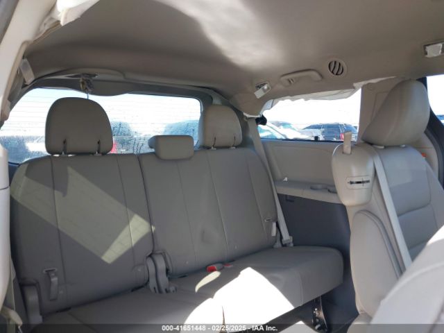 5TDYZ3DC1KS966808 Toyota Sienna Xle 8 Passenger