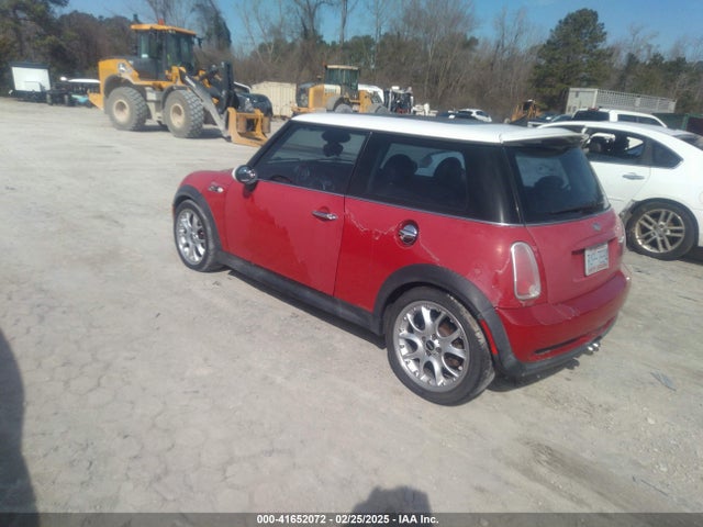 2005 MINI COOPER S WMWRE33555TL14862 Photo 2