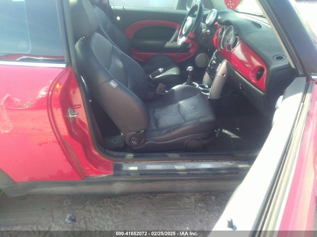 2005 MINI COOPER S WMWRE33555TL14862 Photo 4