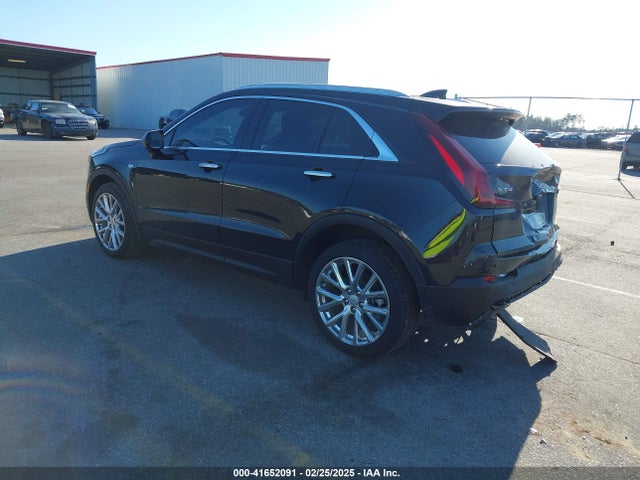 2021 CADILLAC XT4 1GYAZAR46MF074767 Photo 2