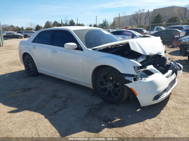 2019 CHRYSLER 300 2C3CCABG0KH539581 Photo 0