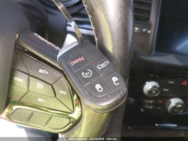2019 CHRYSLER 300 2C3CCABG0KH539581 Photo 10