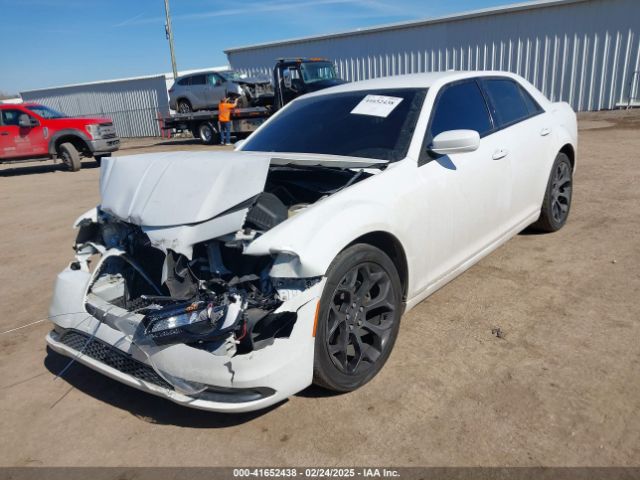 2019 CHRYSLER 300 2C3CCABG0KH539581 Photo 1