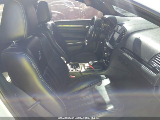 2019 CHRYSLER 300 2C3CCABG0KH539581 Photo 4