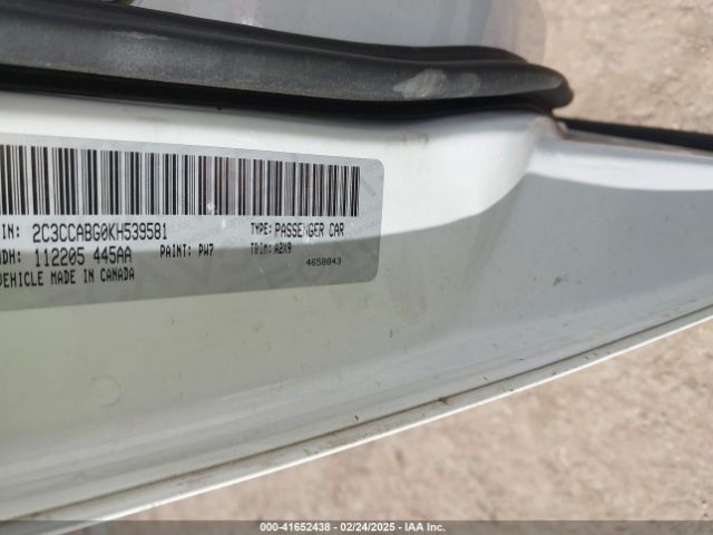 2019 CHRYSLER 300 2C3CCABG0KH539581 Photo 8