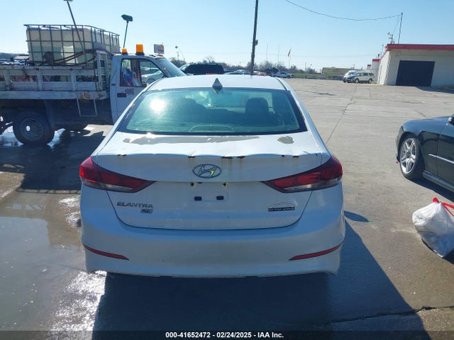Hyundai ELANTRA SE 2018 5NPD74LF9JH397927 Image 16
