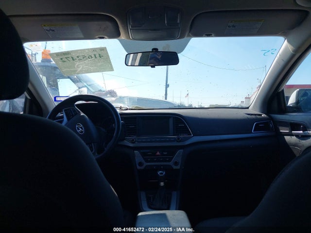 Hyundai ELANTRA SE 2018 5NPD74LF9JH397927 Image 18