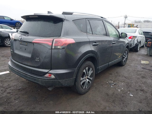 JTMBFREV0JJ223957 Toyota RAV4 LE