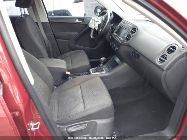 WVGAV7AXXFW106001 Volkswagen TIGUAN S