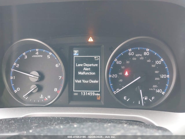JTMZFREV3HJ113123 Toyota RAV4 LE