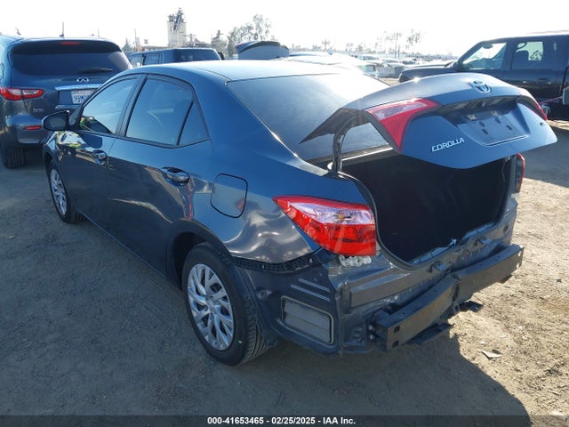 Toyota COROLLA LE 2018 5YFBURHE8JP791127 Image 3