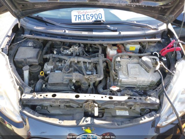 JTDKDTB3XG1116042 Toyota Prius C One