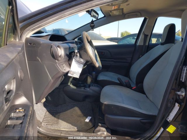 JTDKDTB3XG1116042 Toyota Prius C One