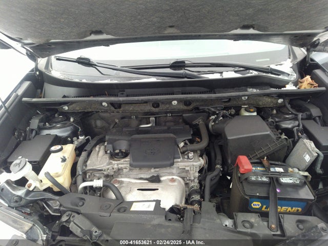 JTMBFREV7JJ727664 Toyota RAV4 LE