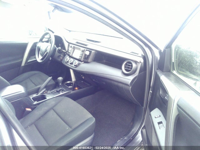 JTMBFREV7JJ727664 Toyota RAV4 LE