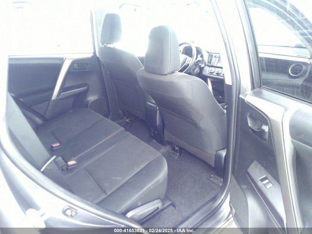 JTMBFREV7JJ727664 Toyota RAV4 LE