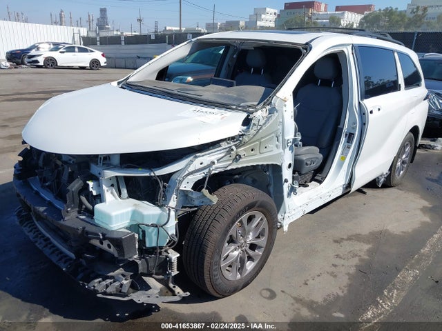 Toyota SIENNA XLE 2021 5TDYRKEC0MS034742 Image 2