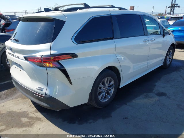 Toyota SIENNA XLE 2021 5TDYRKEC0MS034742 Image 4
