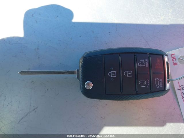 KNDMB5C11G6200227 KIA SEDONA LX
