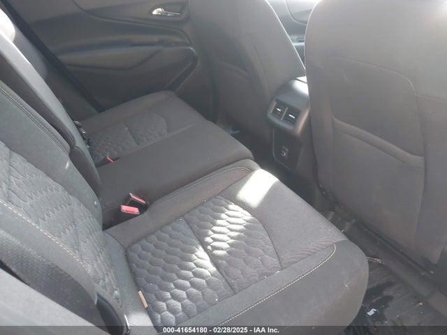 2GNAXUEVXK6118831 Chevrolet EQUINOX LT