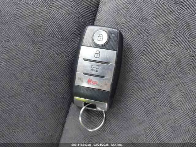 KNDCC3LC6H5055398 KIA NIRO EX