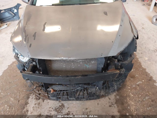 KMHD74LFXJU614032 Hyundai ELANTRA SE
