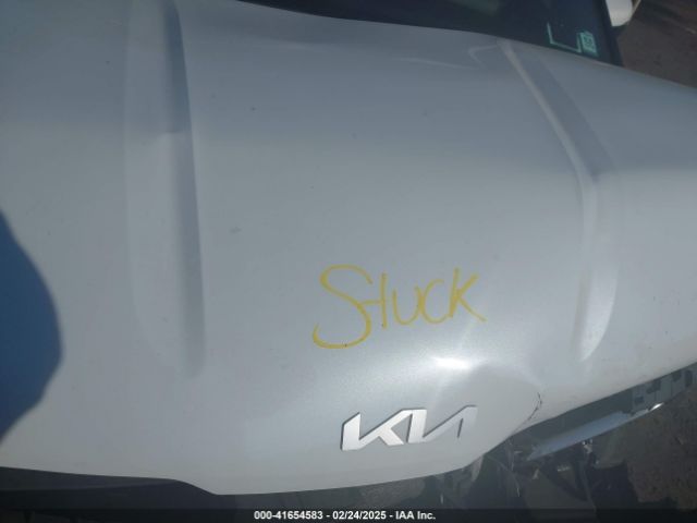 KNDNB4H3XN6187788 KIA Carnival Mpv Lx