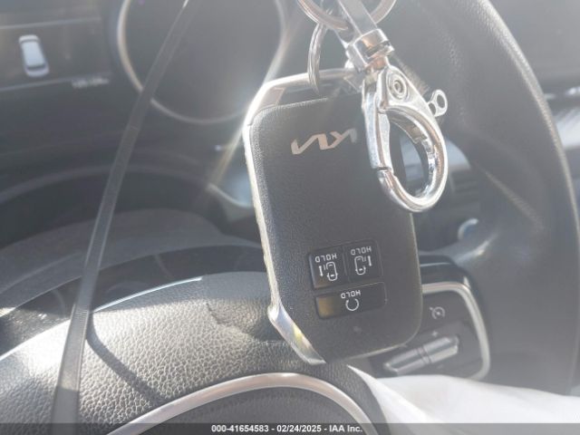 KNDNB4H3XN6187788 KIA Carnival Mpv Lx