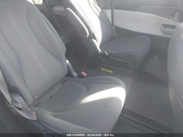 KNDNB4H3XN6187788 KIA Carnival Mpv Lx