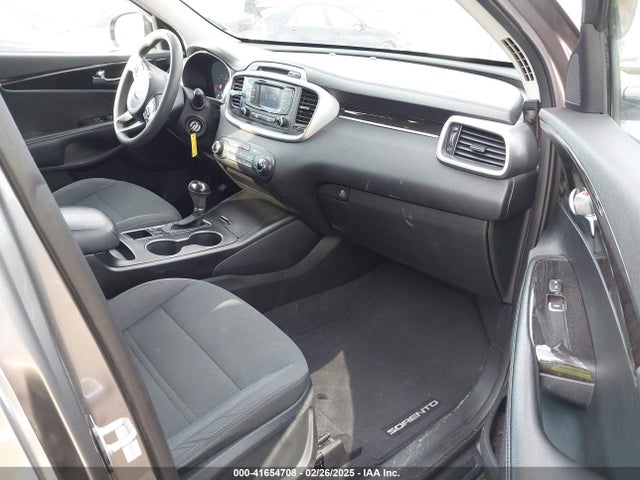 5XYPG4A50HG212110 KIA Sorento 3.3l Lx
