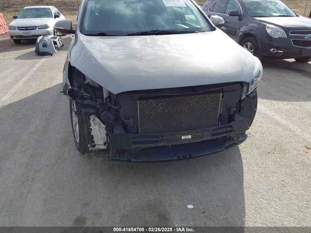 5XYPG4A50HG212110 KIA Sorento 3.3l Lx
