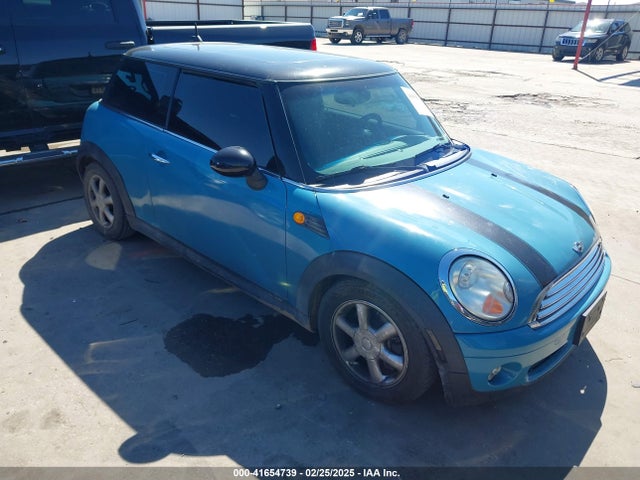 2009 MINI COOPER WMWMF33569TT68538 Photo 0