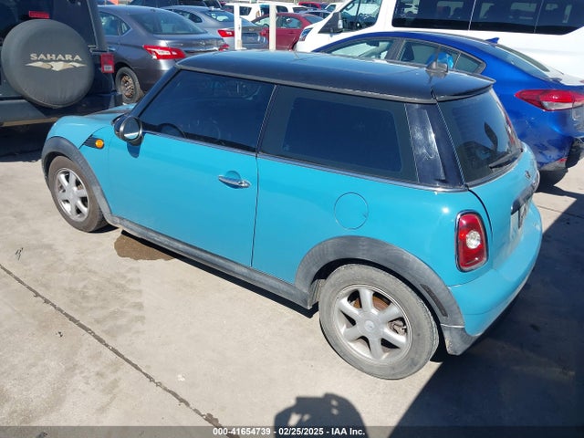 2009 MINI COOPER WMWMF33569TT68538 Photo 2